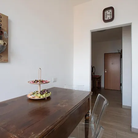 Laghee Apartment *